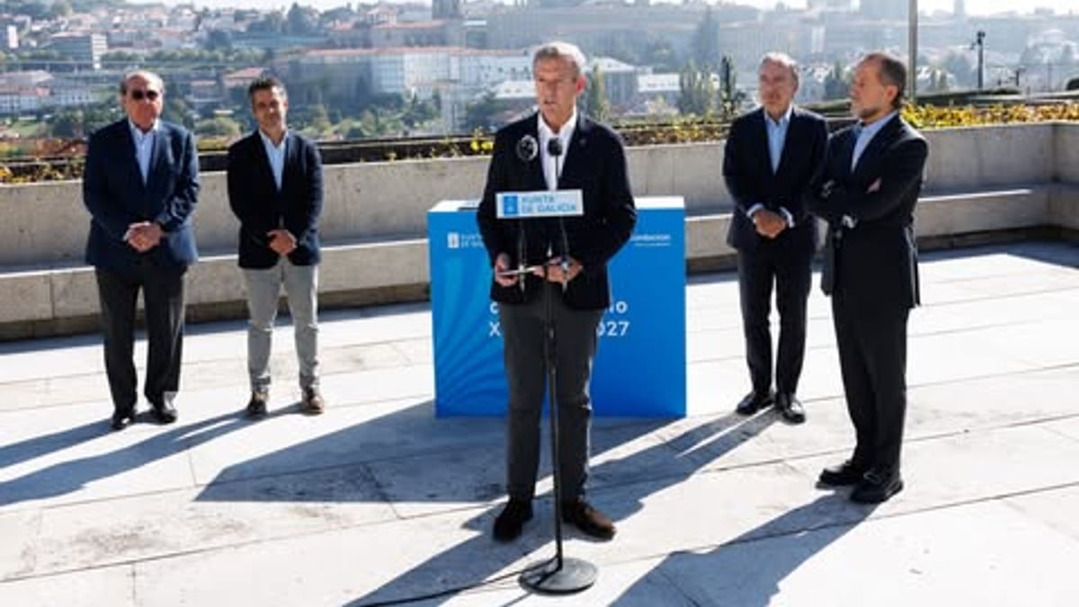 Alfonso Rueda Valenzuela y Juan Carlos Escotet, presidente de ABANCA, en el evento de firma del convenio de patrocinio para el Xacobeo 2027