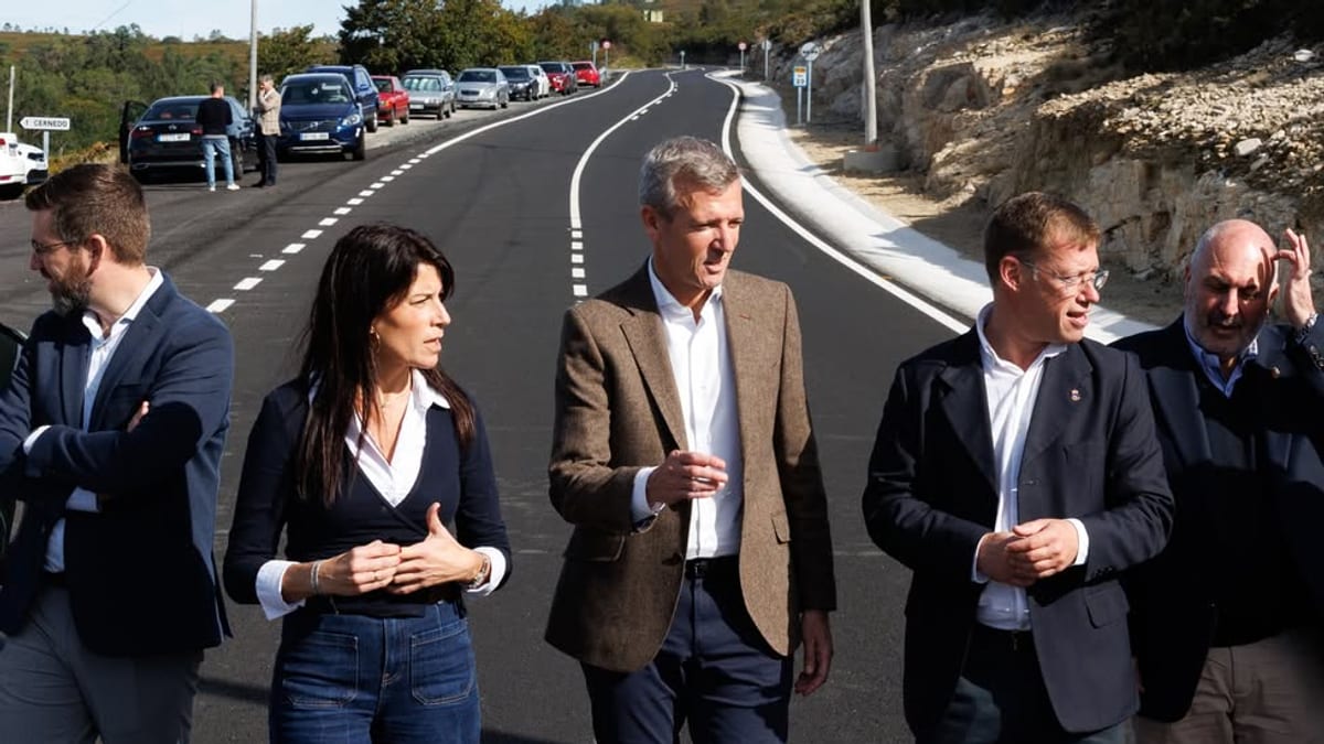 Alfonso Rueda Valenzuela visita o fin de obra do acondicionamento da carretera autonómica PO-235 na Lama