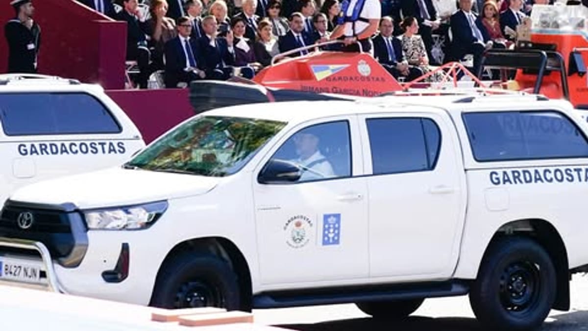 Imagen institucional del Día de la Fiesta Nacional con referencias a las Fuerzas Armadas y la bandera de España