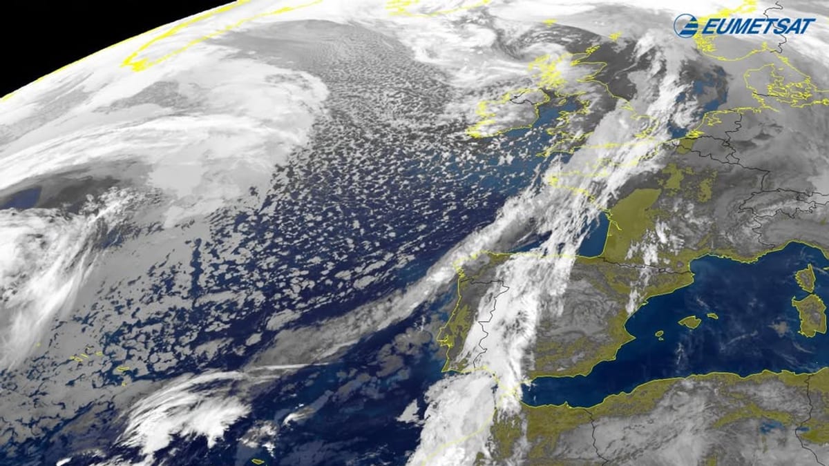 Imagen de satélite EUMETSAT del 27 de octubre de 2026 mostrando una masa frontal afectando al noroeste de Galicia