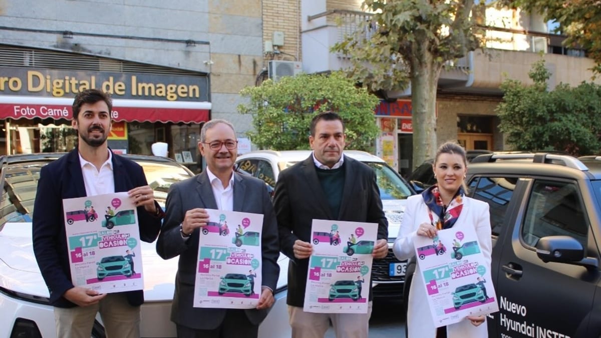 Presentación de la XVII Feria del Vehículo de Ocasión con autoridades municipales y provinciales en Cuenca