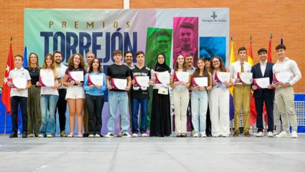 Acto de entrega de los XVIII Premios Torrejón Estudia a estudiantes de Torrejón de Ardoz