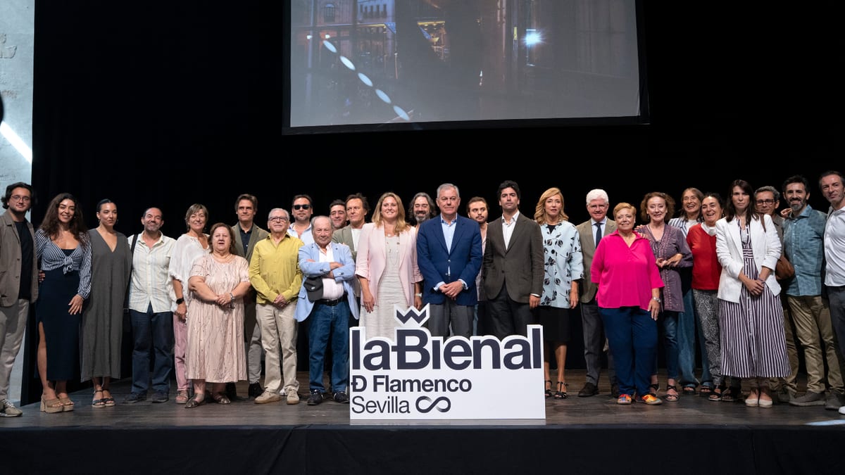 Presentación de resultados de la XXIV Bienal de Flamenco con artistas y autoridades del Ayuntamiento de Sevilla en la Real Fábrica de Artillería
