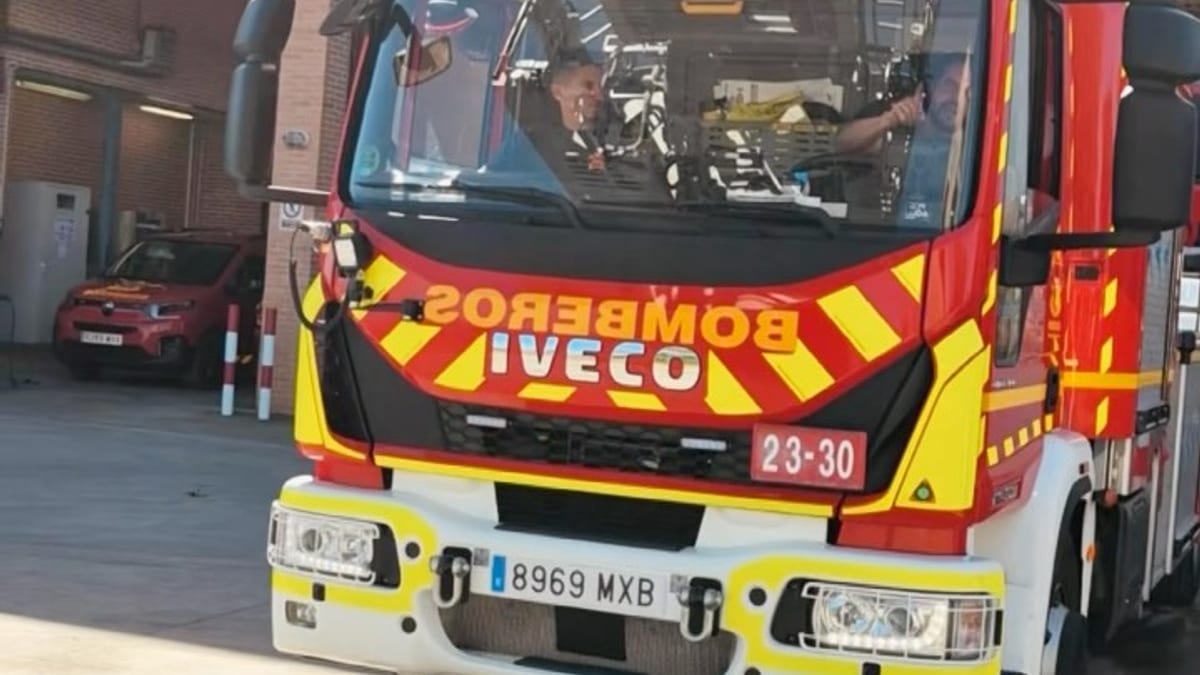 Cartel del XXXII Memorial de Bomberos de Arganda del Rey con logos de Magirius, Bomberos, Iveco y la fecha 23-30