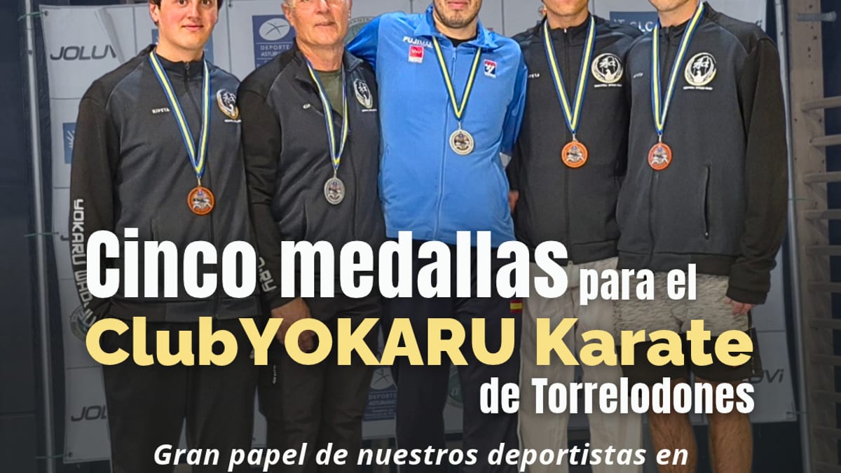Equipo del Club YOKARU Karate Wado Ryu de Torrelodones mostrando sus medallas en el XLVIII Trofeo Internacional Princesa de Asturias
